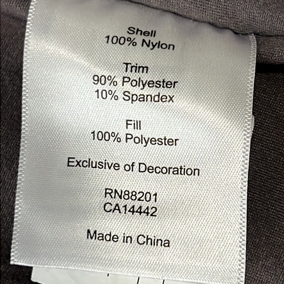 ⭐️ MONDETTA Pale purple/gray INCREDIBLY soft puffer vest! ⭐️ - Picture 5 of 5